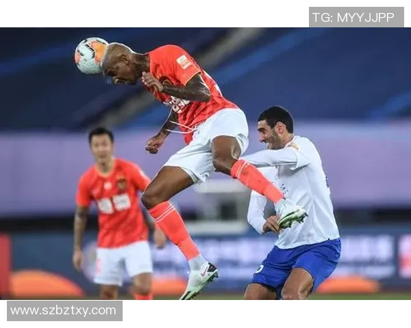 鲁能与富力激战全场精彩回放分析与战术解读